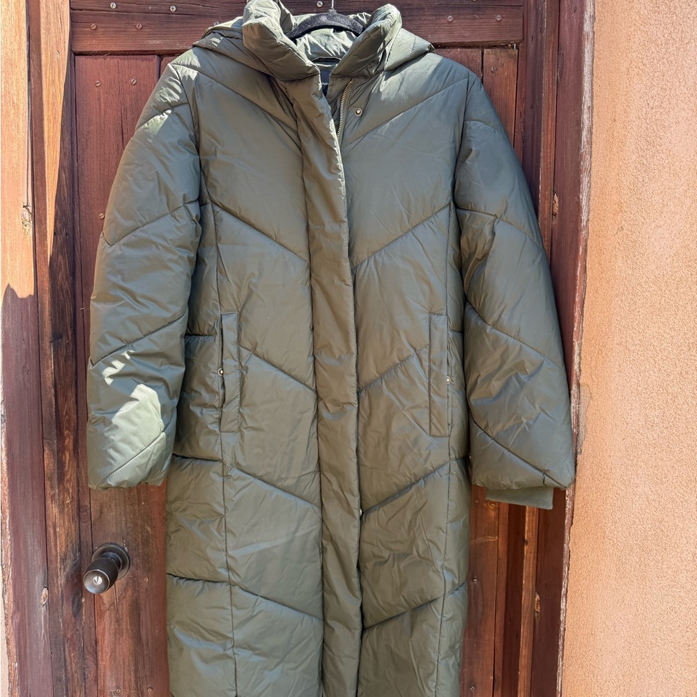 Brand New Banana Republic Green Puffer Coat with Hood and Quilted Design